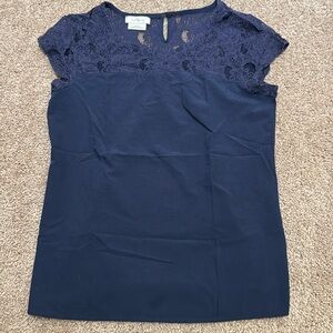💜 3 for $10 Van Heusen Navy Lace Blouse